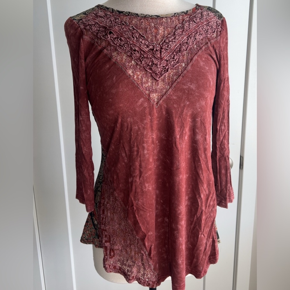 Gimmicks Detail Long Sleeve Top